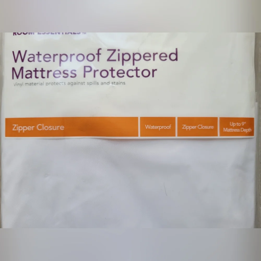 Room Essentials waterproof zippered mattress protector. Twin size